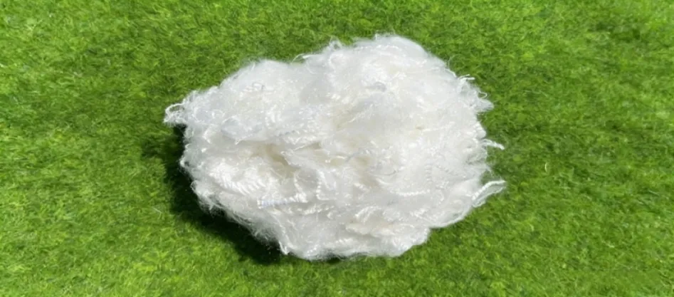 Является ли полиэстер натуральным волокном?